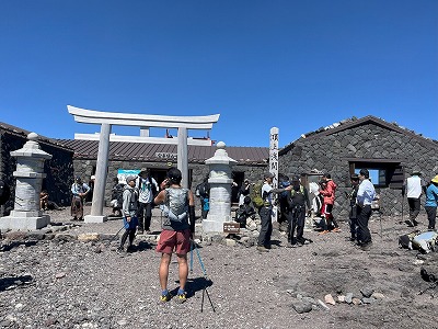 富士山頂奥宮