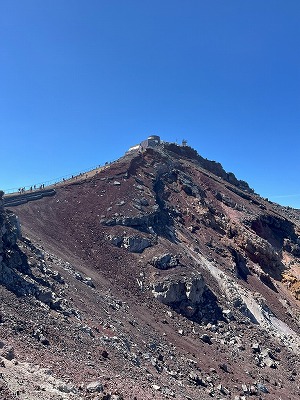剣ヶ峰と気象庁観測所