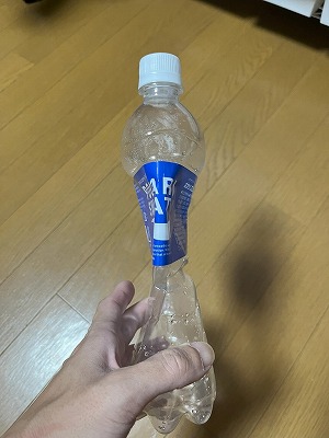 気圧差でつぶれるペットボトル