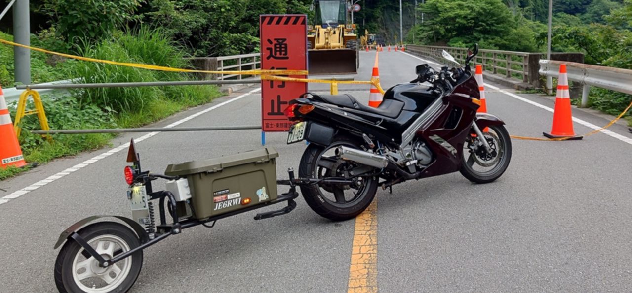 ZZR250とトレーラ